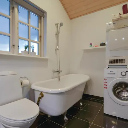 Gorgeous Home In Ebeltoft With Wifi