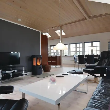 Gorgeous Home In Ebeltoft With Wifi